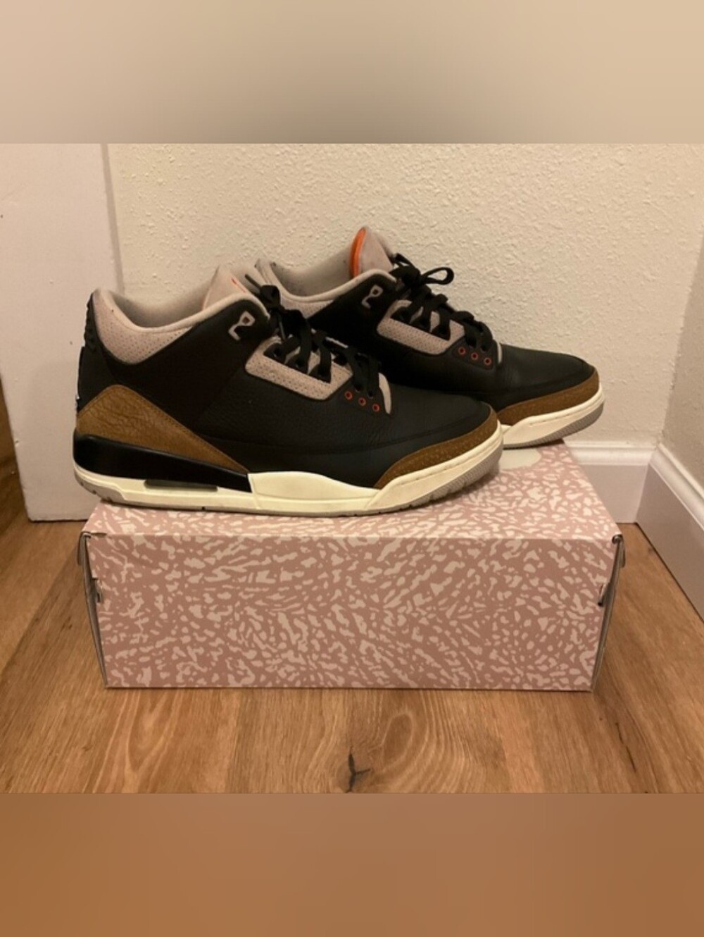Men's Black and Brown Jordan 3 Retro Leather Sneakers - Unbranded